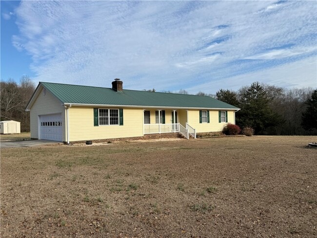 250 Perry Woolbright Rd in Townville, SC - Building Photo - Building Photo