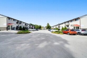 11th Avenue Apartments in Hanover, ON - Building Photo - Building Photo