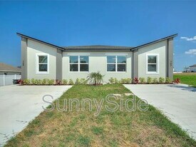 804 Colville Dr in Poinciana, FL - Building Photo