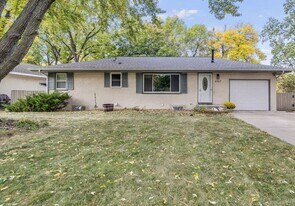 6367 Zinnia Ln N in Maple Grove, MN - Building Photo