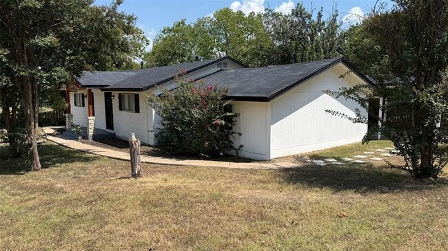 1802 E University Ave in Georgetown, TX - Building Photo - Building Photo