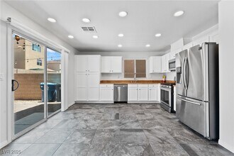 8938 Bonneville Peak Ct in Las Vegas, NV - Building Photo - Building Photo