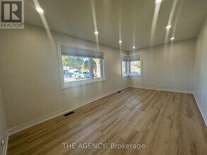 99 Jay St in Toronto, ON - Building Photo - Building Photo