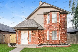 1507 Westmore Dr in Moore, OK - Building Photo