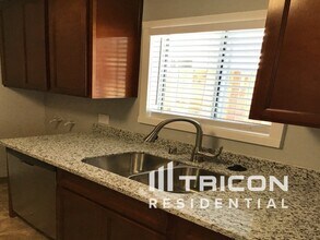 5206 Standish Rd in Sacramento, CA - Building Photo - Building Photo