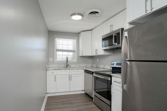 Countryside Apartments in Windsor Locks, CT - Building Photo - Interior Photo