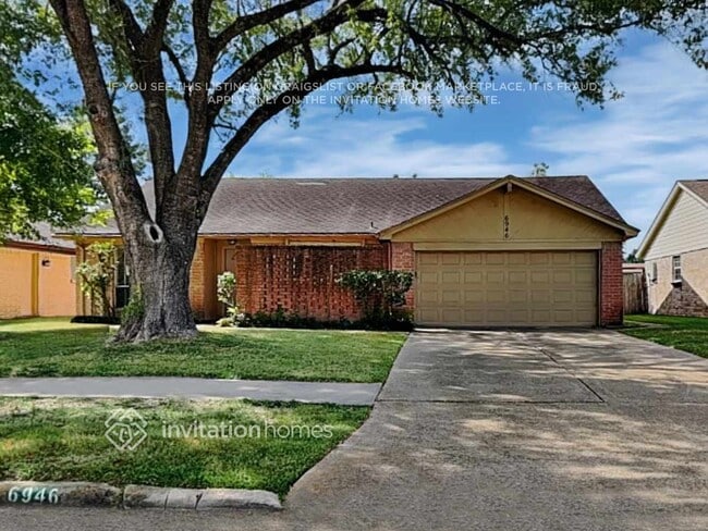 6946 Maple Fox Dr