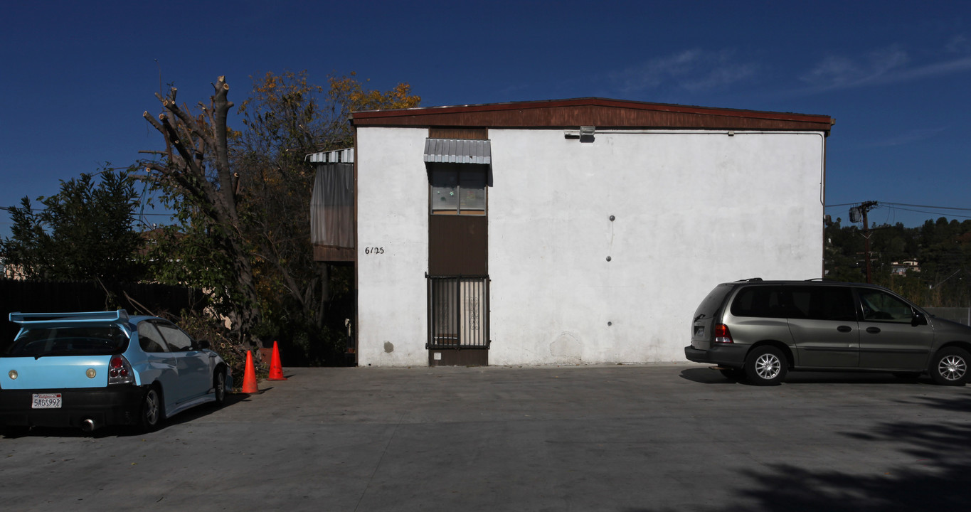 6125 Mesa Ave in Los Angeles, CA - Foto de edificio