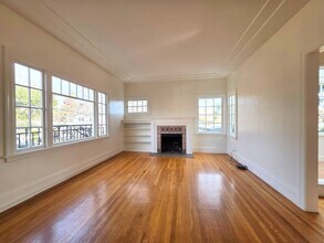 1621 E 38th St in Oakland, CA - Foto de edificio - Building Photo