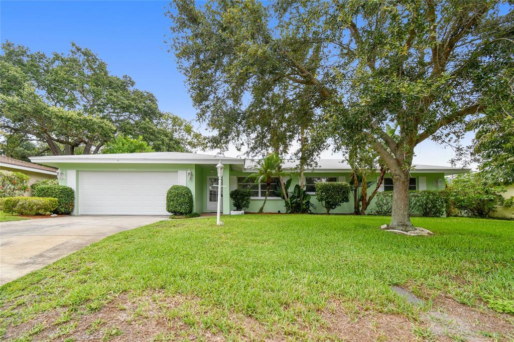 2111 Lanai Ave in Belleair Bluffs, FL - Building Photo