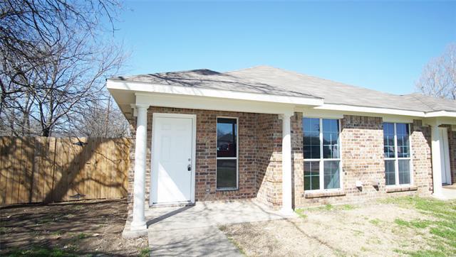 319 SE 13th St in Grand Prairie, TX - Building Photo