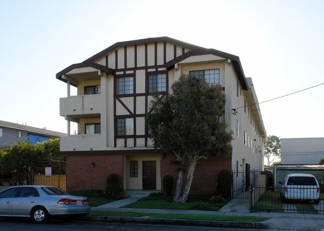 11440 Freeman Ave in Hawthorne, CA - Foto de edificio - Building Photo