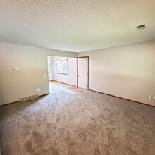 7421-7431 Regal Ave SE in Grand Rapids, MI - Foto de edificio - Building Photo
