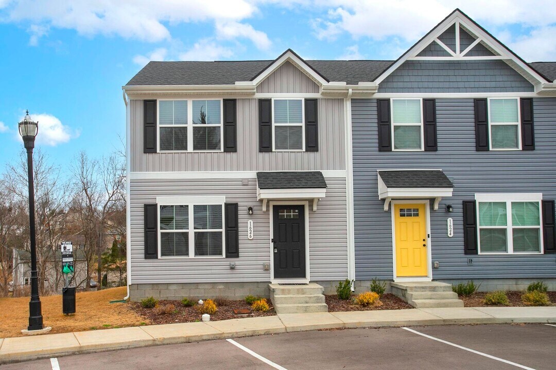1626 Mountain Ash Ln in Nashville, TN - Building Photo