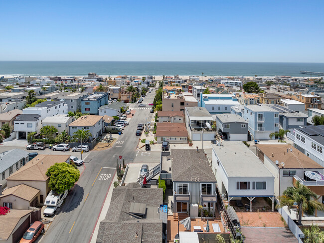 606 Loma Dr, Unit 612 in Hermosa Beach, CA - Building Photo - Building Photo