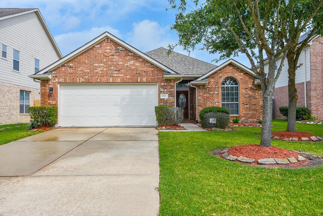 3217 Mossy Bend Ln in Pearland, TX - Building Photo