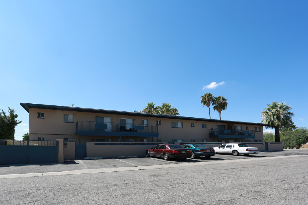 Loma Dorada Apartments in Tucson, AZ - Building Photo