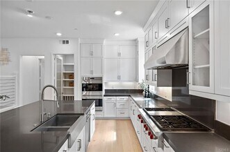 66 Chasma in Irvine, CA - Building Photo - Building Photo