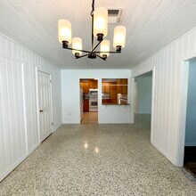 2646 Cheryle Ln in Sarasota, FL - Foto de edificio - Building Photo