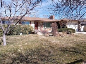 1451 Knollwood Dr in Sandy, UT - Building Photo - Building Photo