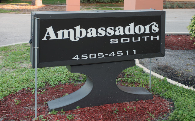 Ambassadors South in Highland Beach, FL - Foto de edificio - Building Photo