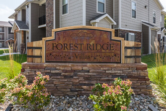 Forest Ridge Villas in Kansas City, MO - Foto de edificio - Building Photo