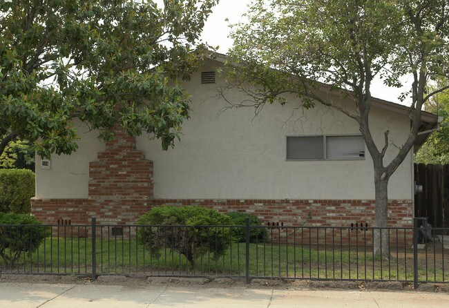 104 E Tregallas Rd in Antioch, CA - Foto de edificio - Building Photo