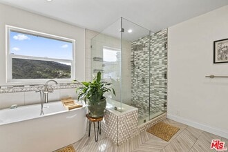 3804 Vista Linda Dr in Los Angeles, CA - Building Photo - Building Photo