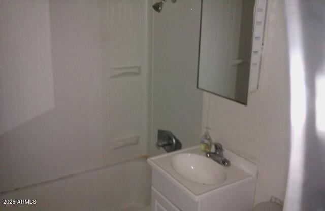 2345 W Jefferson St in Phoenix, AZ - Building Photo - Building Photo