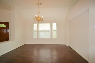5911 Mettler Ln in Richmond, TX - Building Photo - Building Photo