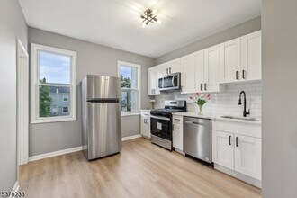 196 Clendenny Ave in Jersey City, NJ - Building Photo - Building Photo