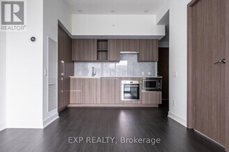 17-3117 Bathurst St in Toronto, ON - Building Photo - Building Photo