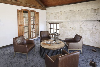 Soap Factory Apartments in San Antonio, TX - Foto de edificio - Building Photo