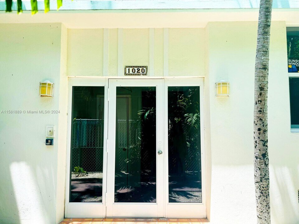 1020 Euclid Ave, Unit 5 in Miami Beach, FL - Building Photo