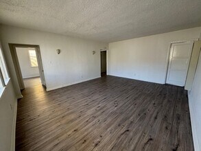 225 Camino Real, Unit 225 in Redondo Beach, CA - Foto de edificio - Building Photo