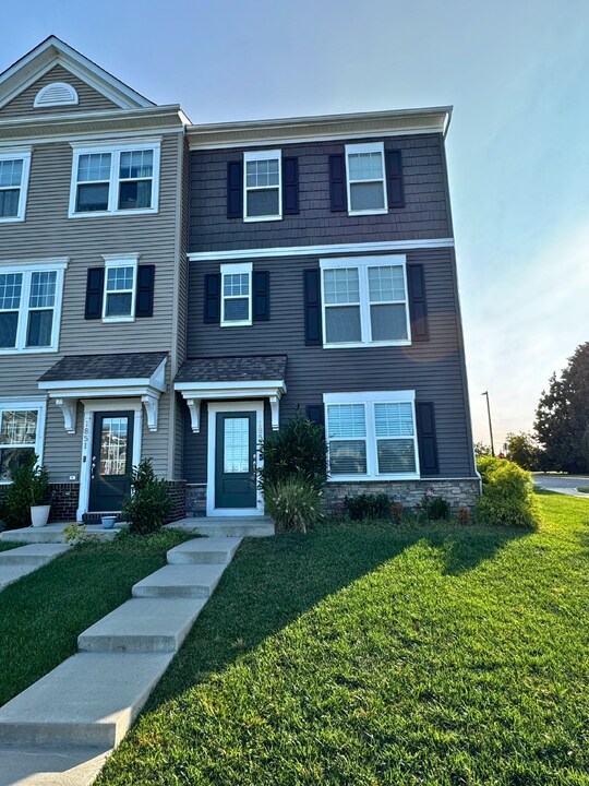 1853 Sag Harbor Ln in Fredericksburg, VA - Building Photo