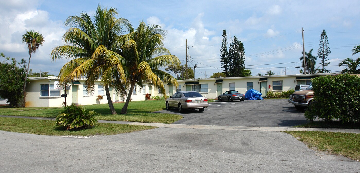 The Plaza Suites in Hallandale Beach, FL - Foto de edificio