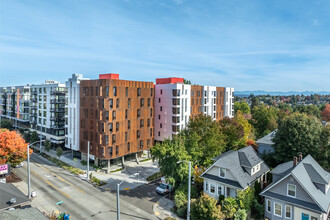 Africatown Plaza in Seattle, WA - Foto de edificio - Building Photo