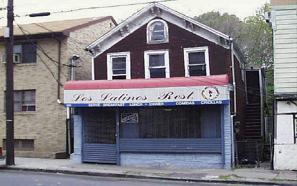 104-106 Belmont Ave in Paterson, NJ - Foto de edificio - Building Photo