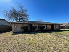 2010 Santa Anna Dr in Garland, TX - Building Photo