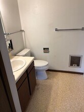 209 Estelle St in Dysart, IA - Foto de edificio - Building Photo