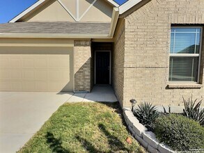 6702 Encore Oaks, Unit B110 in San Antonio, TX - Building Photo - Building Photo