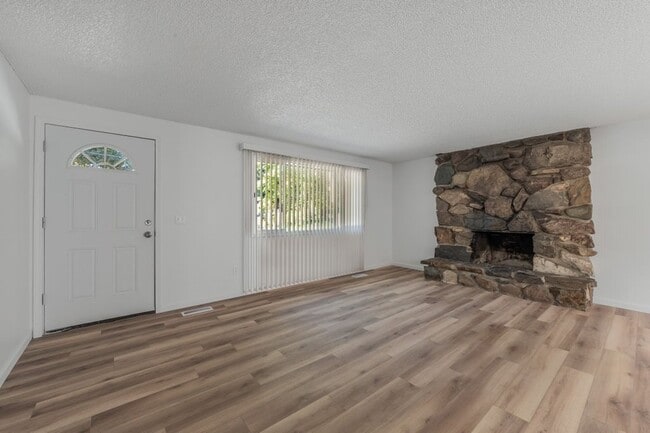 924 Emma Ave in Coeur d'Alene, ID - Building Photo - Building Photo