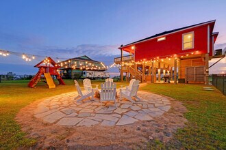 994 Dolly St in Port Bolivar, TX - Building Photo - Building Photo