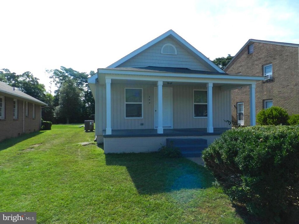 302 Claiborne Ave in Fredericksburg, VA - Building Photo