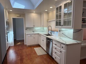 1221 Covington Rd in Los Altos, CA - Building Photo