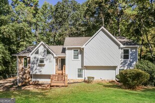 1255 Taramore Dr in Suwanee, GA - Building Photo