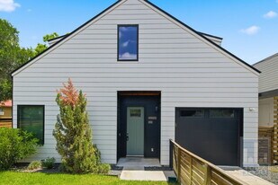 2311 E 8th St in Austin, TX - Building Photo