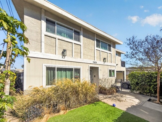 13626 Cerise Ave in Hawthorne, CA - Building Photo - Building Photo