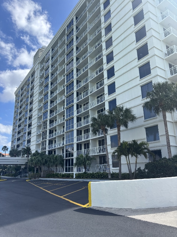 100 Pierce St, Unit 108 in Clearwater, FL - Foto de edificio - Building Photo